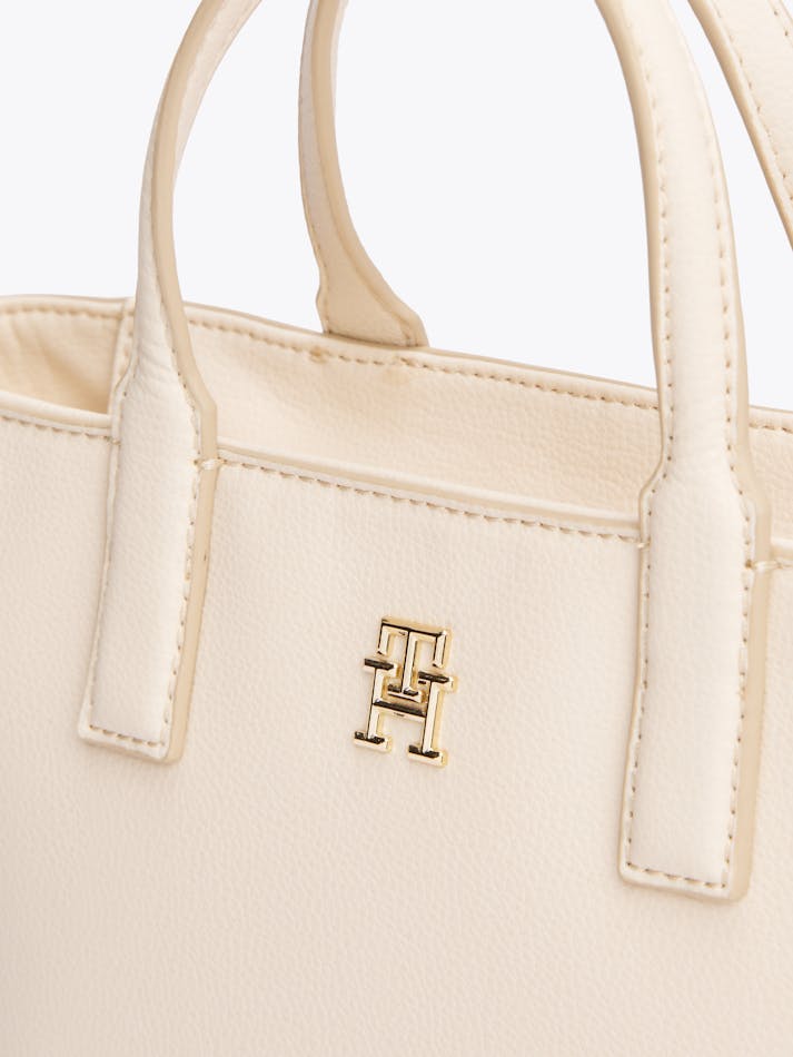 04F83138-0ED7-B6EC-2782-538D8B856DFA