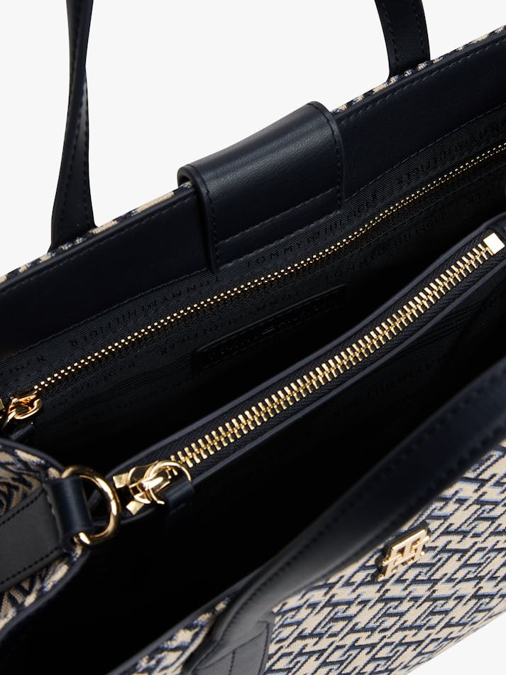 14B40E8B-3BF4-BEFB-AD5F-509E27D80F0E