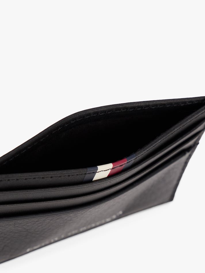 25C72B14-3F9A-36D0-63CB-50C1141699AD