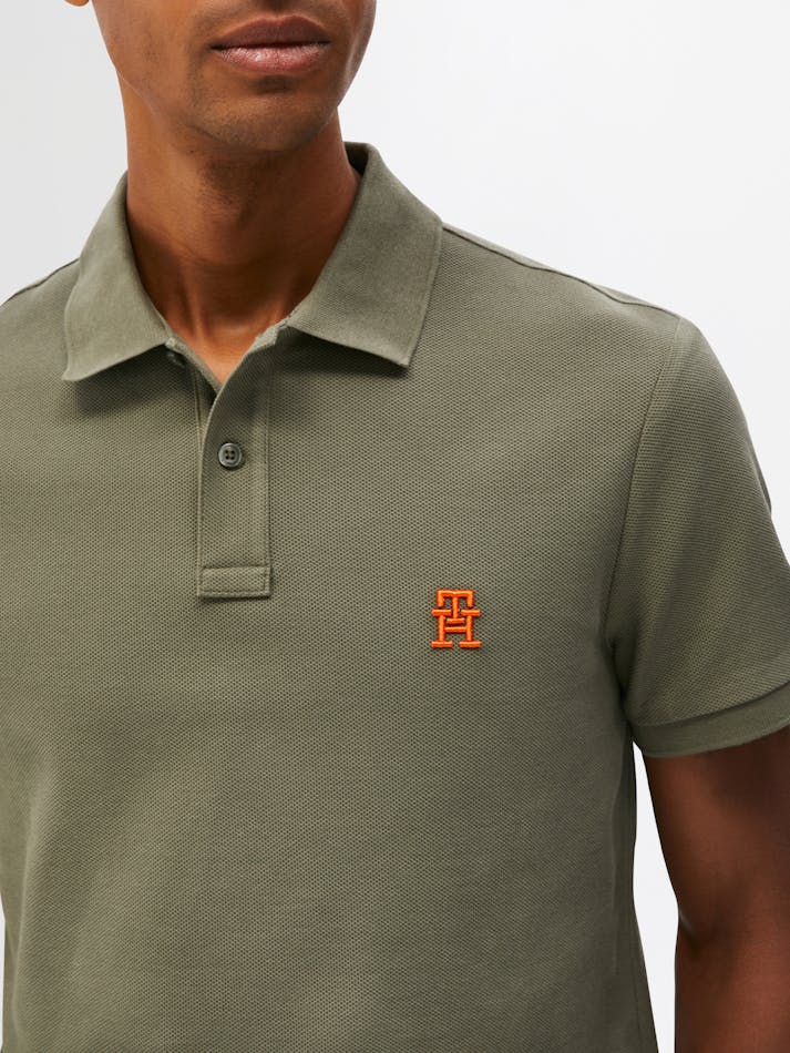 29AE2D71-24DC-BE3D-F619-E04F17B13058