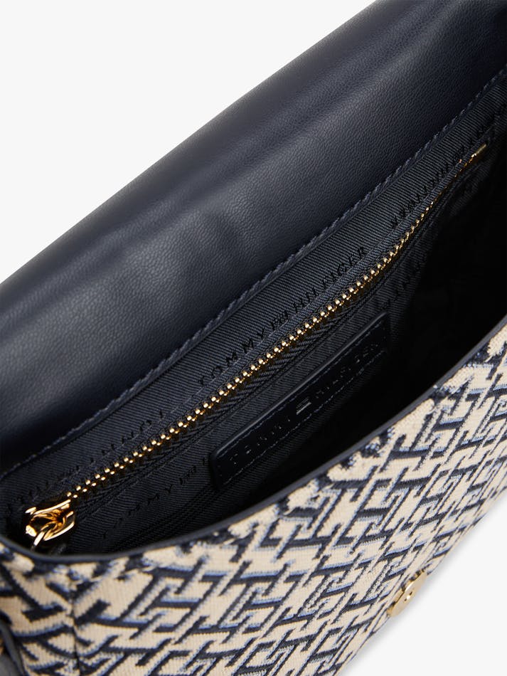 35F8C0D3-0921-9786-4B66-5A022FE88CED