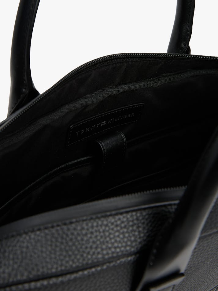 3BC29887-9FE3-038E-3D85-D65AEB33C820