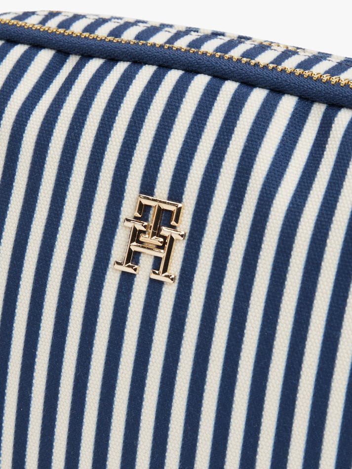 4189B218-F235-C17F-F0BC-48D716EED35C