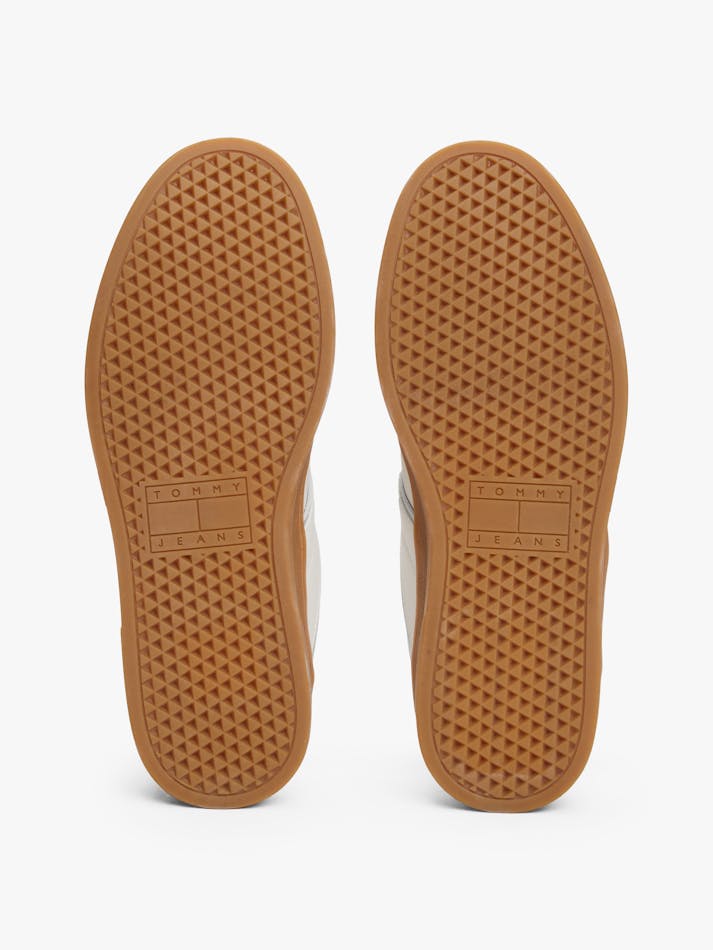 524EA3FE-0588-313B-B105-2D711045CE94