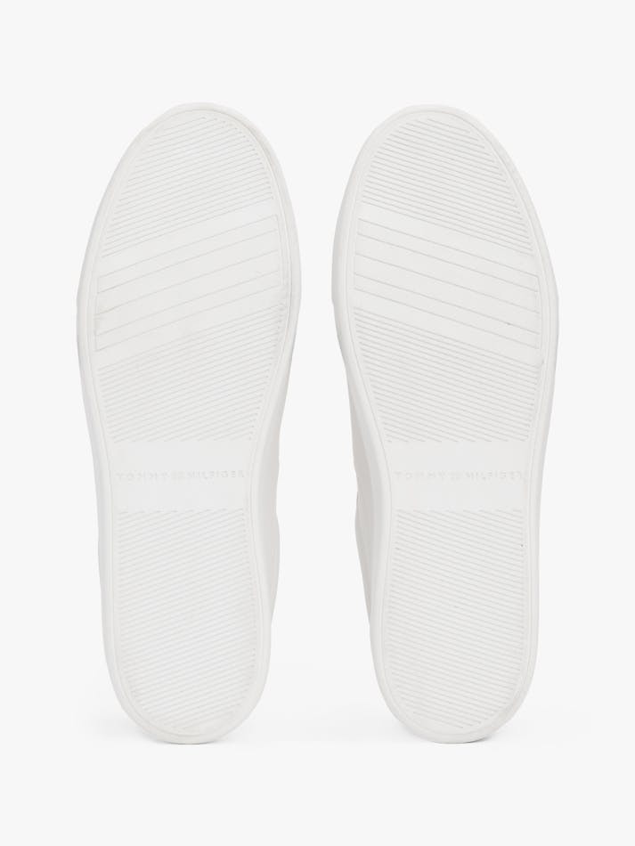 5252D881-EC47-B5F1-9E95-06C8C471D2DA