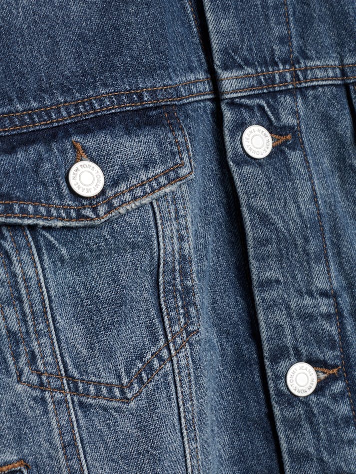 57F54C41-A96A-9A77-7D77-43A2975EBB85