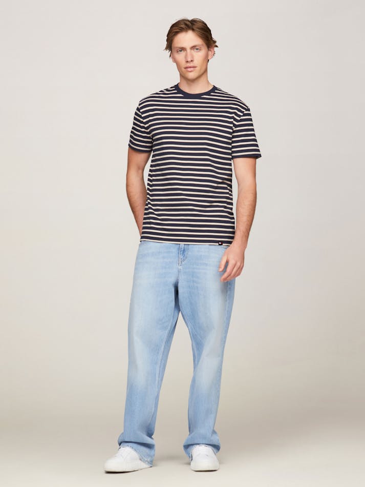 61CE0DC1-F459-58AD-EFFD-641C784F2273