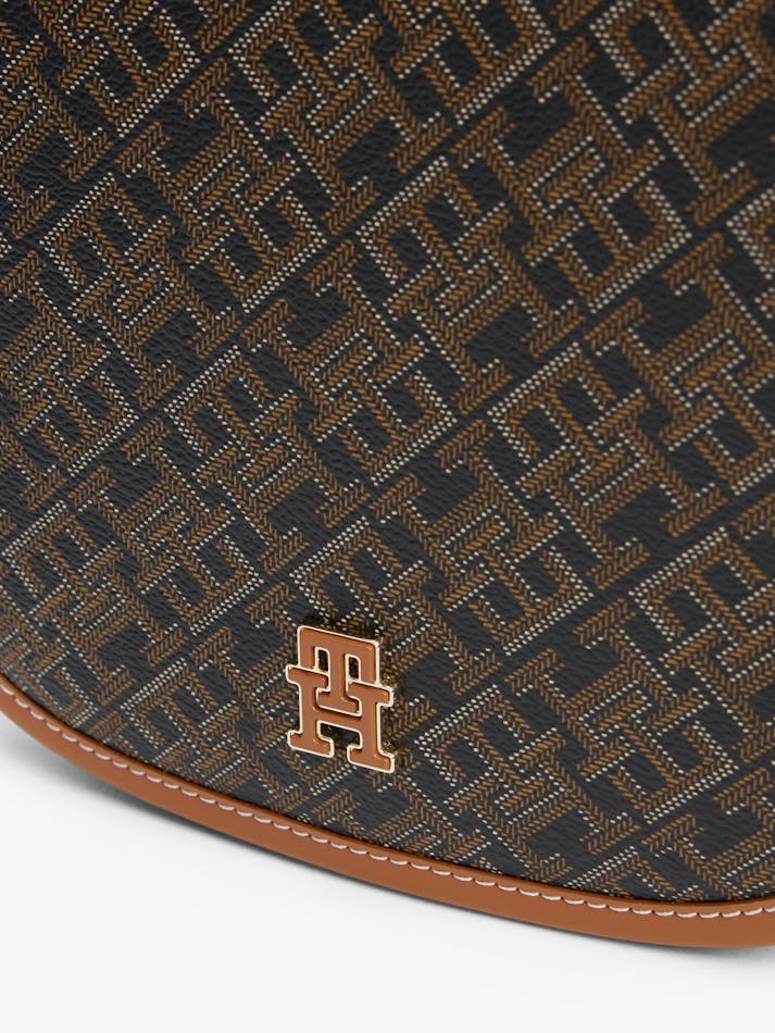 6D83F78D-8498-BEB4-3FE0-DA34EE1855DD