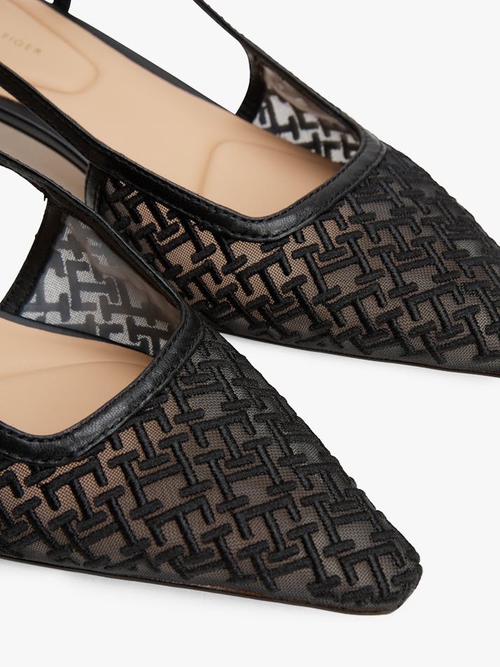 76FBFA59-8774-3326-DEAB-381DCD99917F