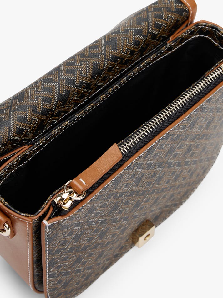 7B1D3D82-E56E-A815-2922-582C6177B1C2