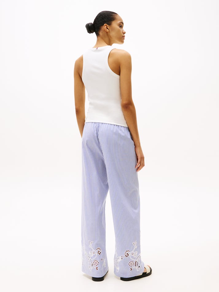 82FE5982-65B0-A5A6-7C6B-6FF8F53968D5