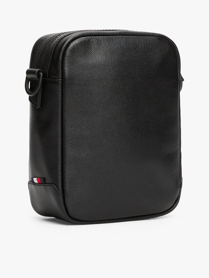 8C482796-C09A-6E86-F7A9-69A170C528BB