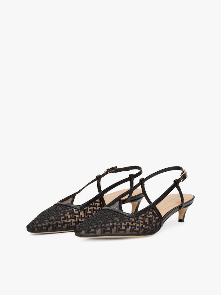 946C8691-AAEA-B025-C1D5-5A44CAF30794