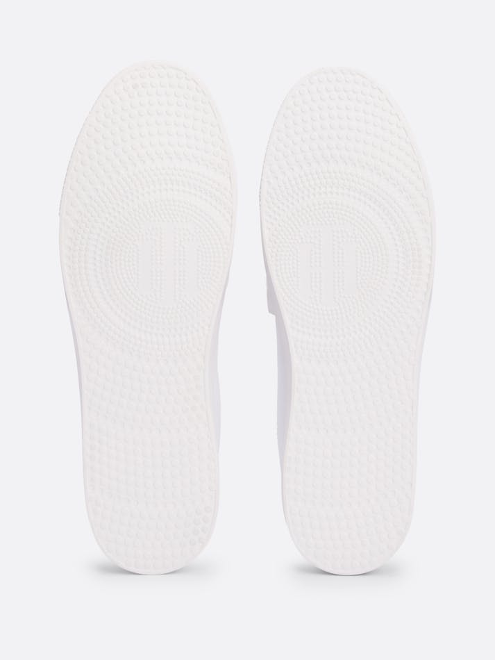 9C0C694F-0436-A2CA-649E-EEC75498D66A