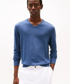 SIGNATURE V NECK SWEATER