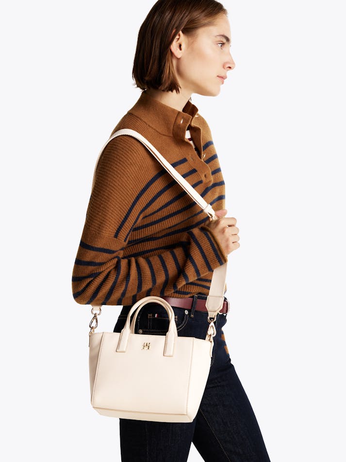 B6A25E11-4C4E-3001-FE9B-8A2D755EC70C