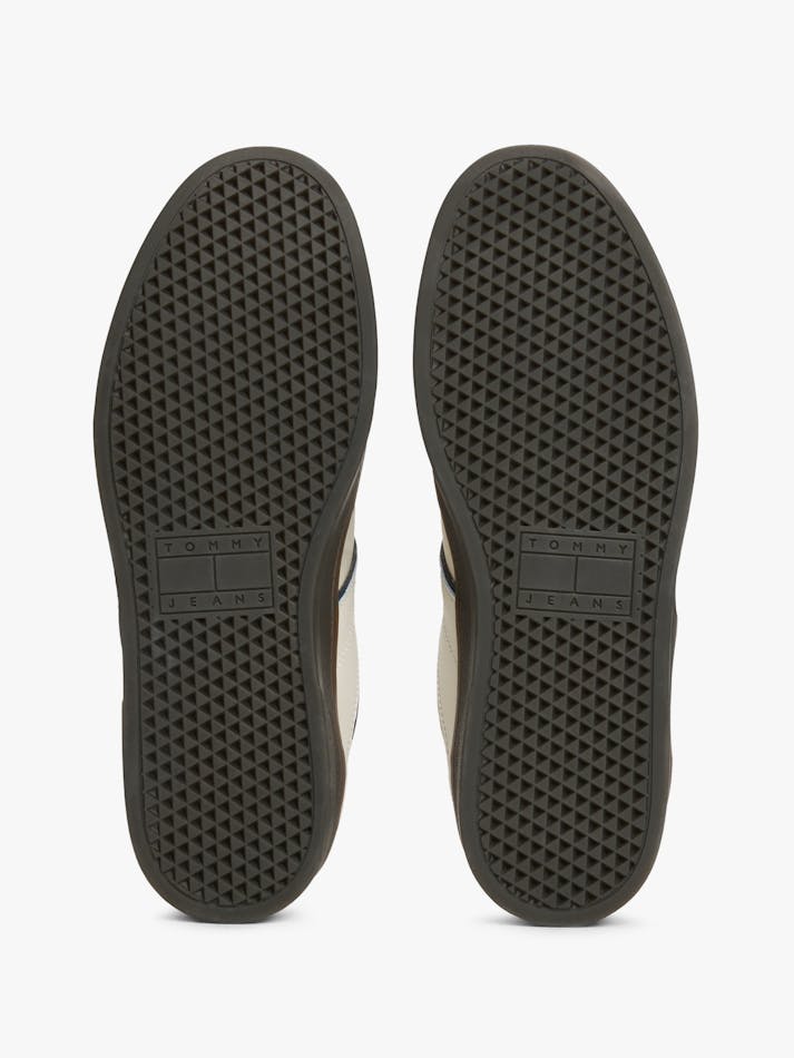 D36E71EA-9A55-A3E5-81DA-131FE4AC9CCA