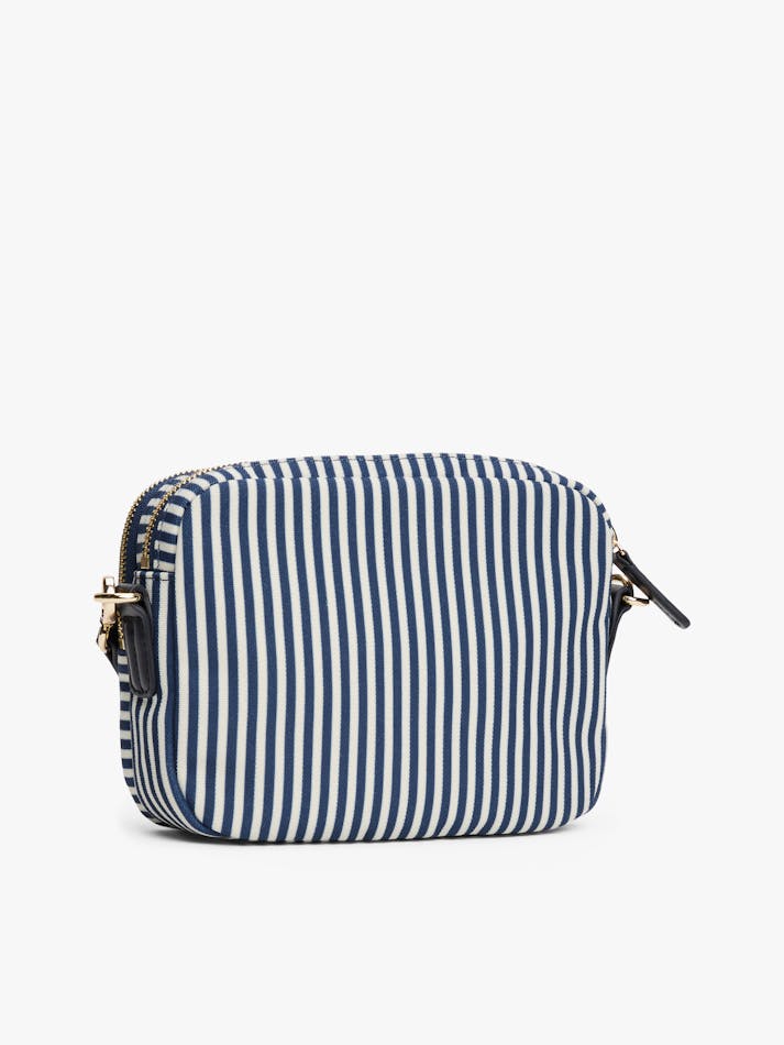 D7F010A3-80FF-F26D-246F-C4E3AC165786