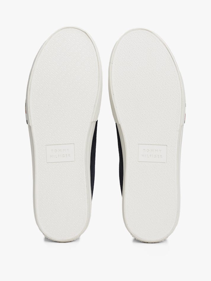 D8F5EB95-4EEF-62FF-3817-E596D5C0BB21