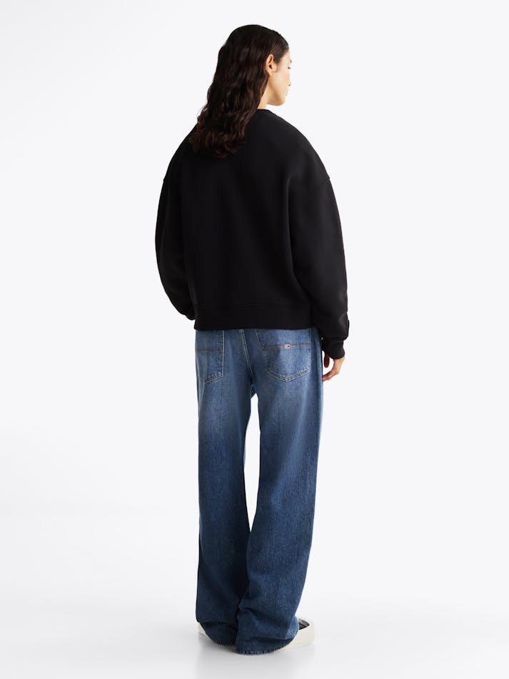 DF3CEB70-2819-2338-1239-E70847F3E16D