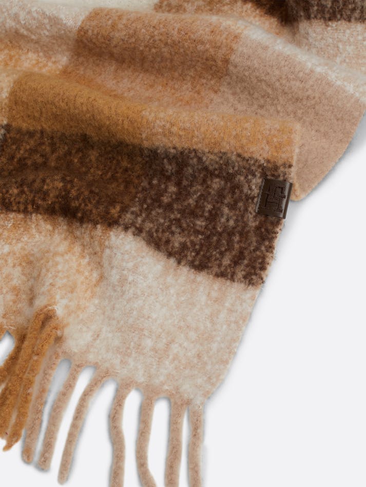 05A2A166-9C0E-3F25-F1EA-9B29268A039A