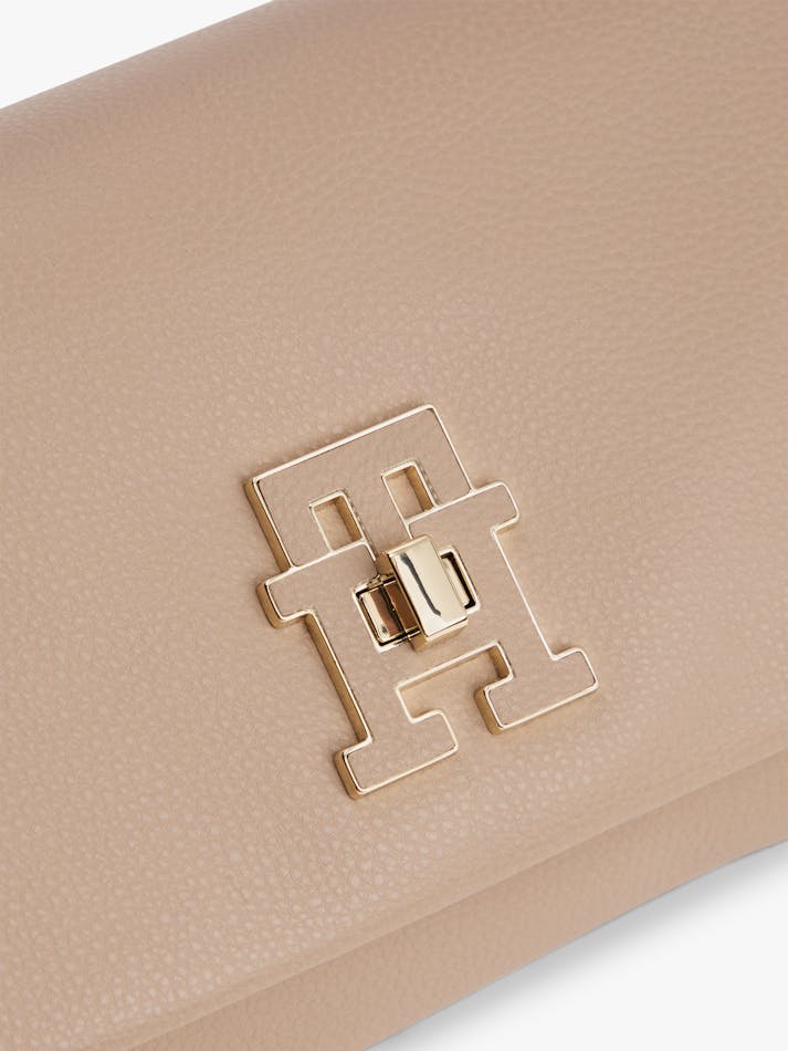 167838B0-2D53-0A2C-A36D-C4A7AD1790B8