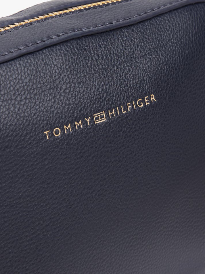 1D1A4865-9F8C-1E3B-3838-768C18213BEE