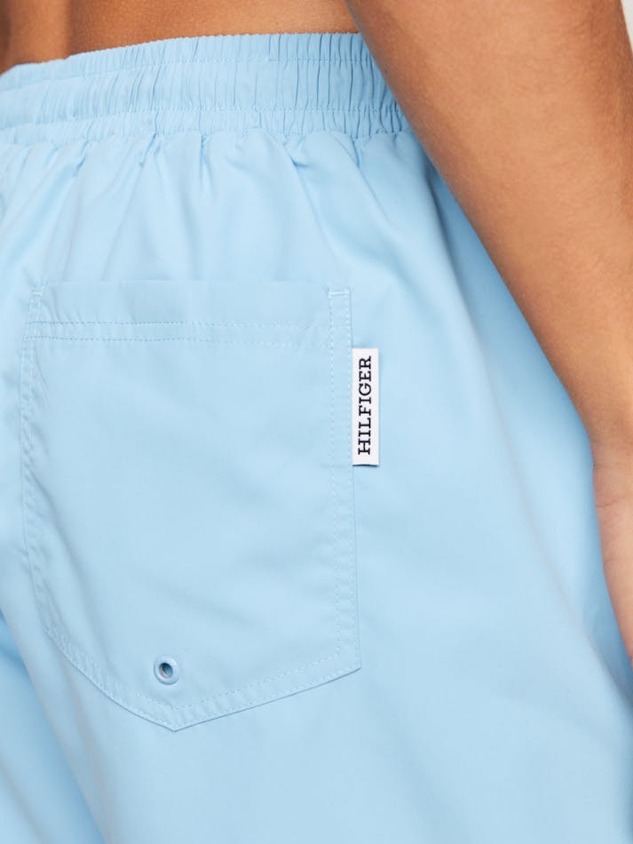 221EC076-8F3C-DB32-A80C-6407C4AE97E1