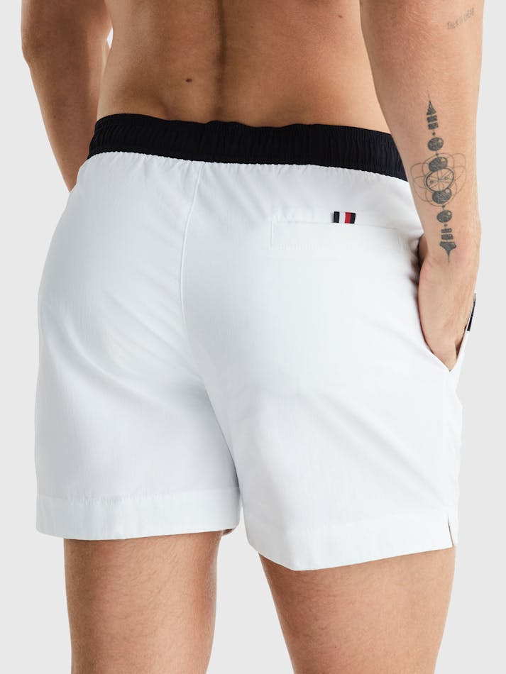 2BDD813F-3666-ED3D-F710-8324F58326EA