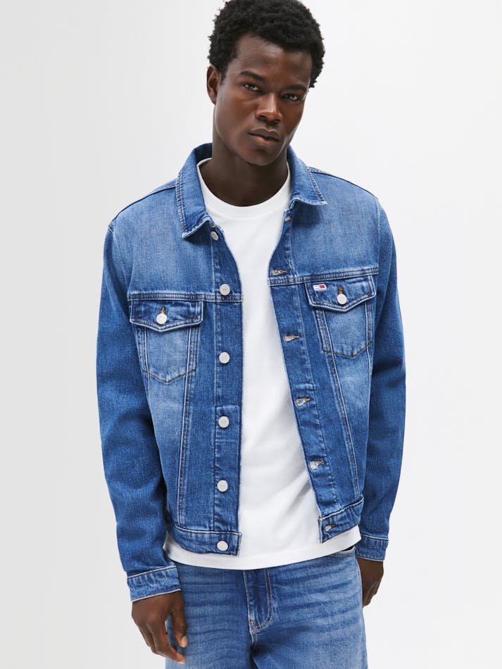 2DDC29C5-C63A-6722-3422-F9A165A377FC