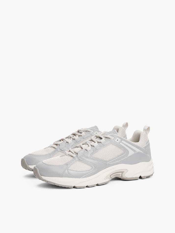 38BA9045-A552-7920-6178-0E8D900AF607