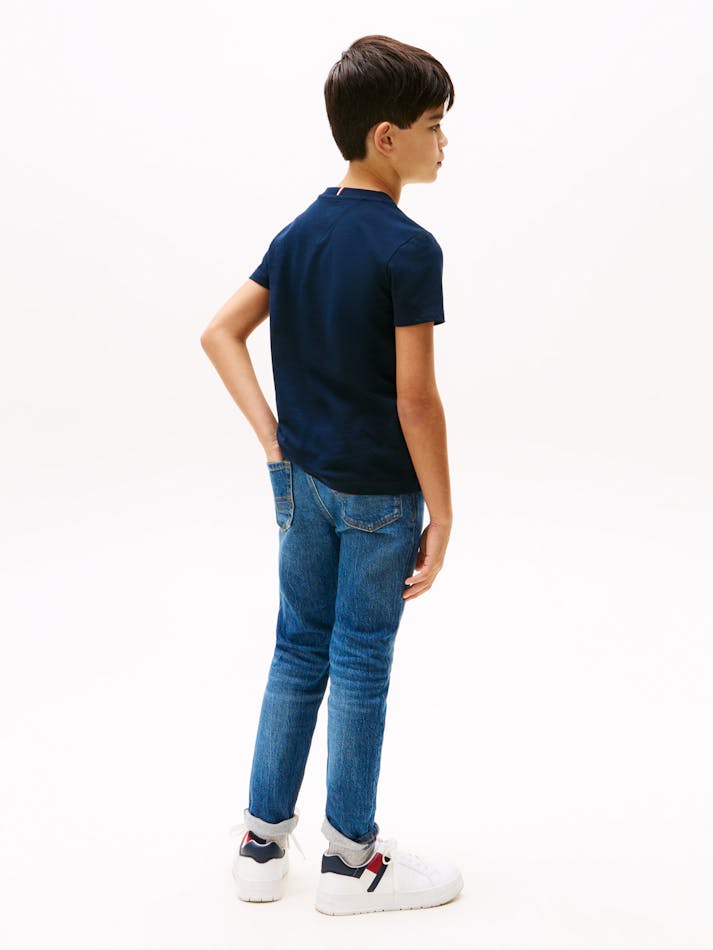 5C4B891B-6663-15A6-925E-7AAC75E6516D