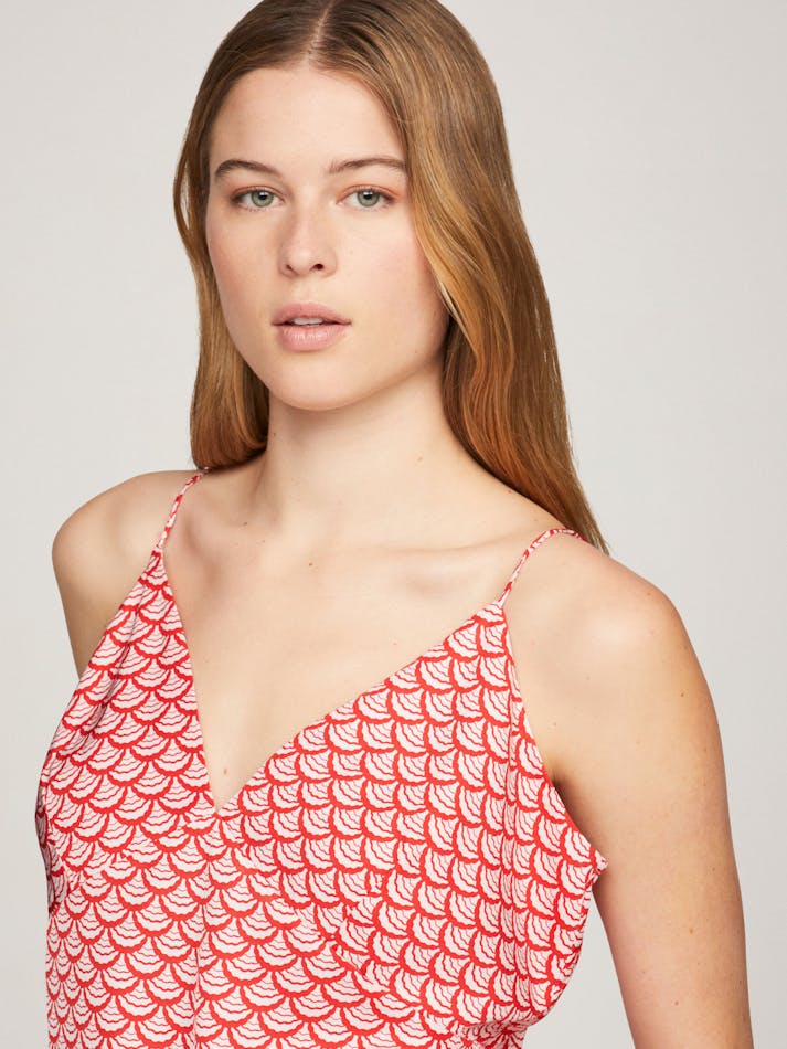 6FA6CBC4-4A3C-38F3-3247-AB473302A428