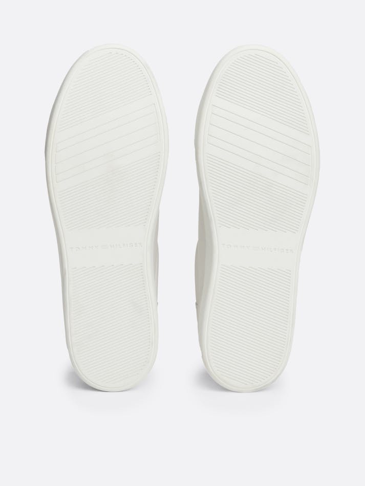 80976872-9316-AE9D-3E0C-AFB6E93D9F15