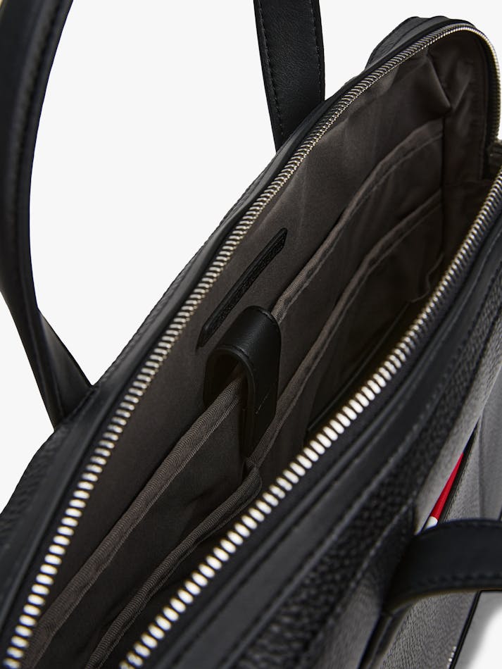 8953EFD8-961B-36C4-7EE9-2E3955299D96