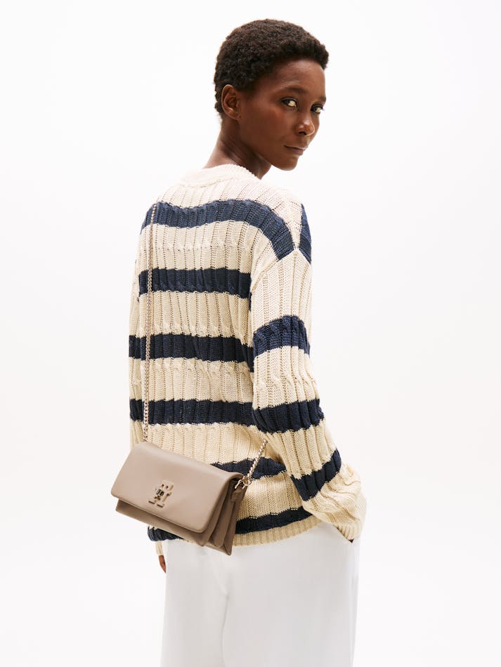 89E940FF-D8DA-A9BB-3C92-739259BA52DB