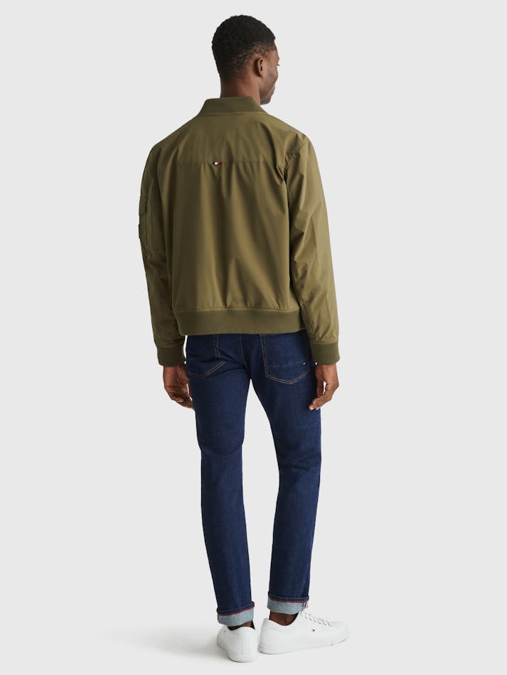 91D812B2-855E-F731-8980-8A372EEE695B