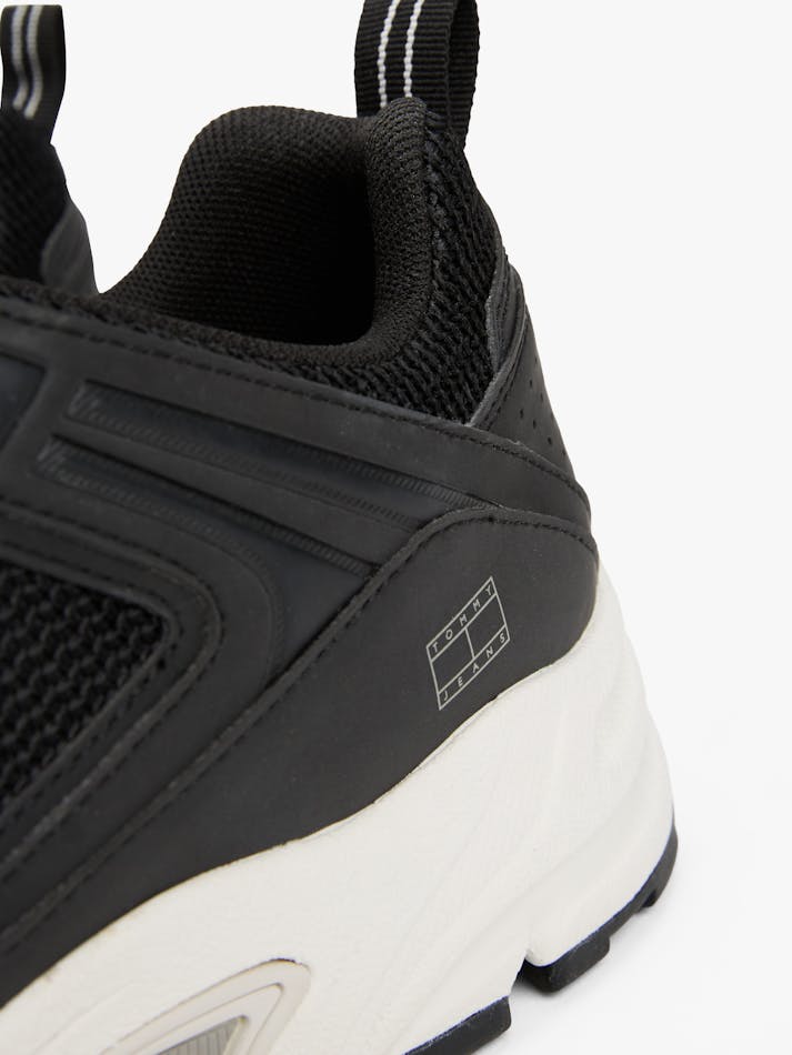 B397BEF9-941B-99B7-7BA9-E35A0190E8A2