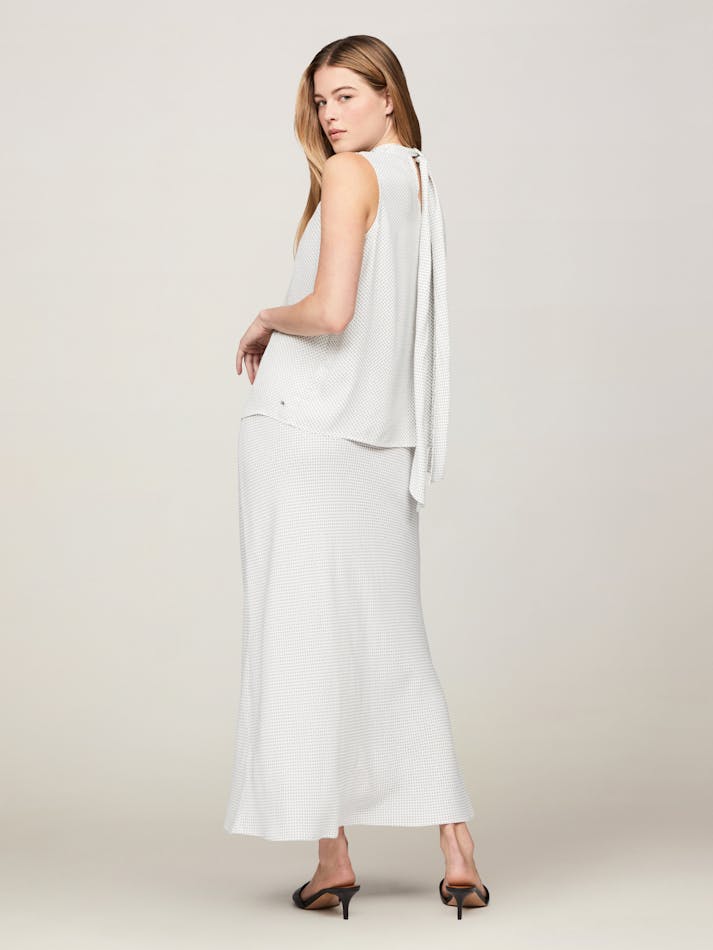 BF6C2394-0373-5748-342E-4FABB3096A7E