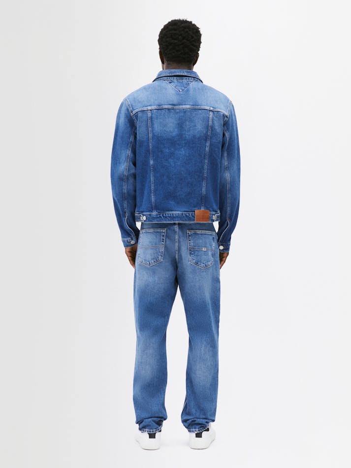 C32AD2D3-81B7-7C2D-99ED-D0B25AE25703