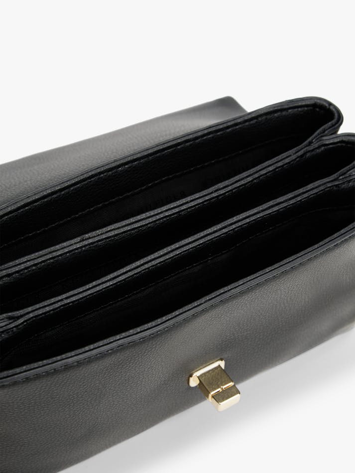 CEB806B7-F0DD-AB01-CA6B-46FBBAF02653