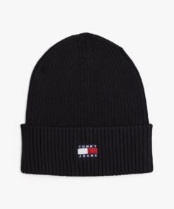 HERITAGE BADGE RIB-KNIT BEANIE