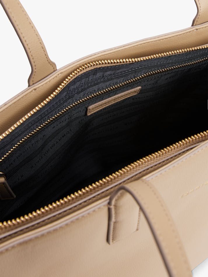 D7E5E107-5D3E-820B-3977-9BF7C2AE467D