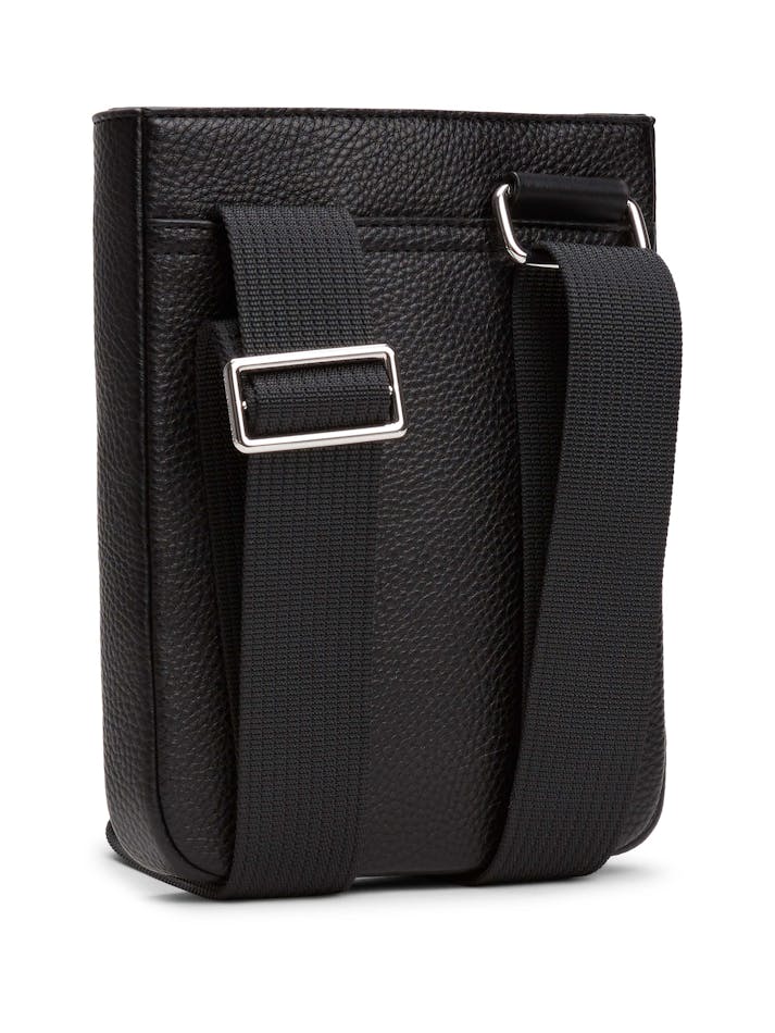 E411F7E6-E288-9B92-C56E-B77AA61A74BD