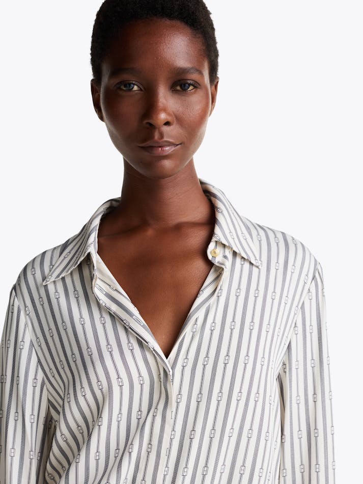 E661F196-A200-B603-9C3B-4ABCF3440370