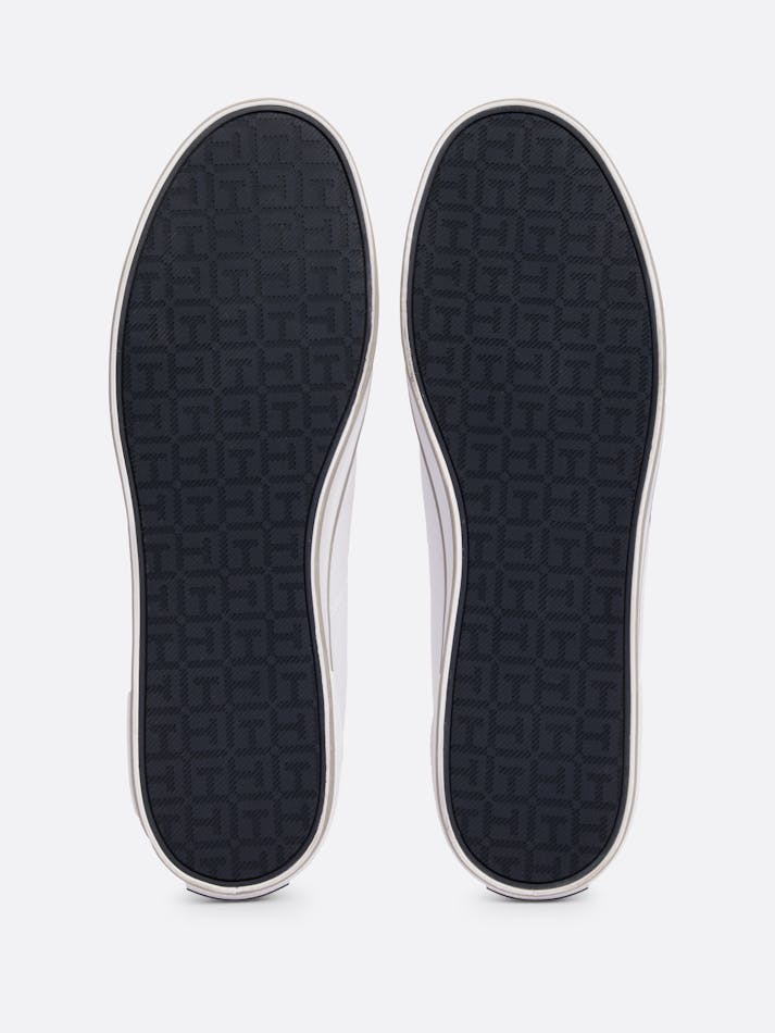 EBE4A934-9055-CB5D-8D37-FADEC74E7F8C