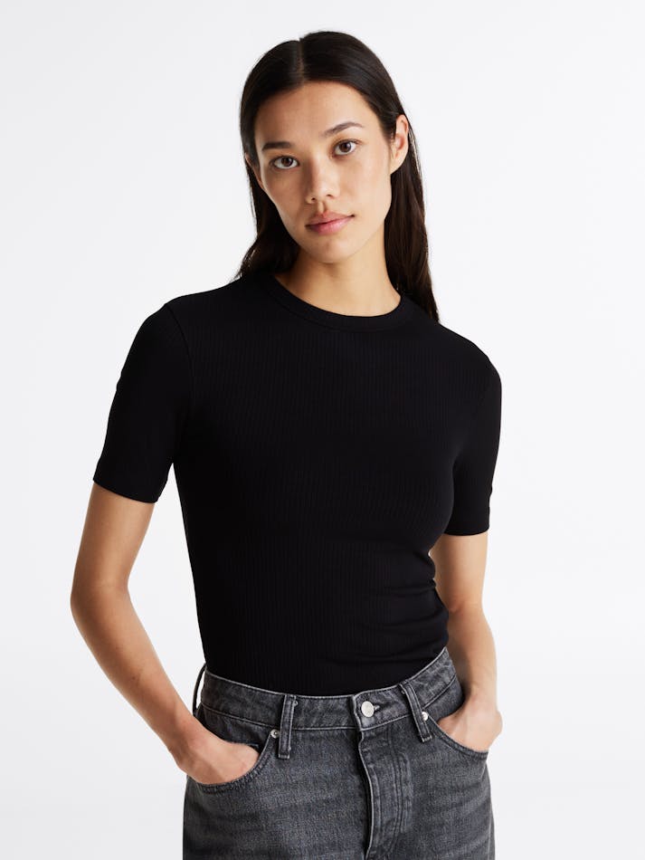 F18D4385-0B19-569B-D1F9-122C7F5A6D16